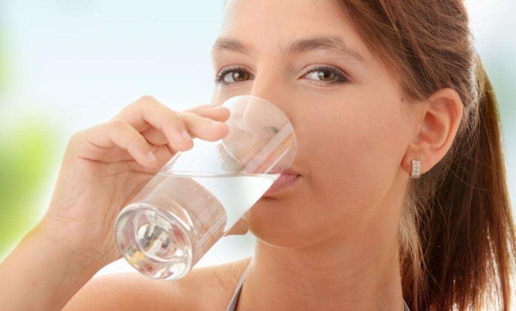 DiAform Plus est lavé avec de l'eau sans gaz